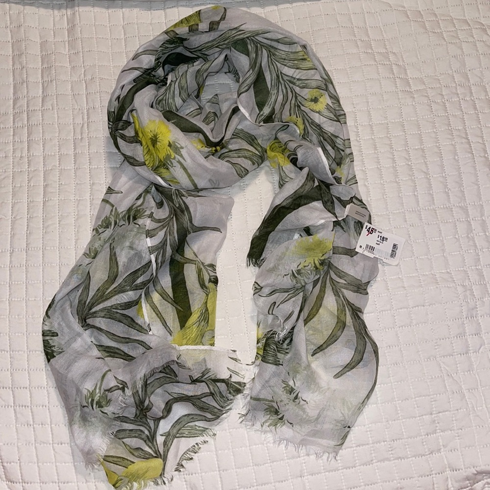 NWT jungle patten summer scarf